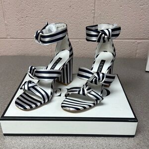 SENSO Black and White Striped Heels